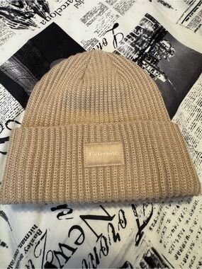 Beige Ribbed Knit Beanie with French Saying